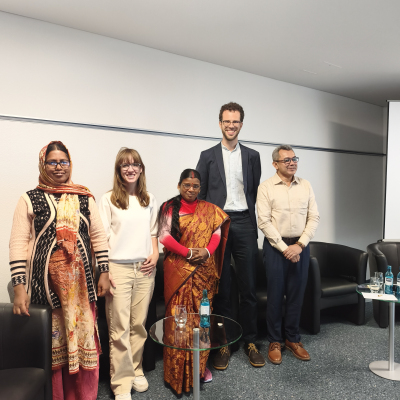 Asmaul Husna, Dr. Insa Thiele-Eich, Jamuna Rani, Dr. Max Stille und Md. Shamsuddoha (v. l. n. r.) bei der Podiumsdiskussion im Rahmen der Klimakonferenz in Bonn.
