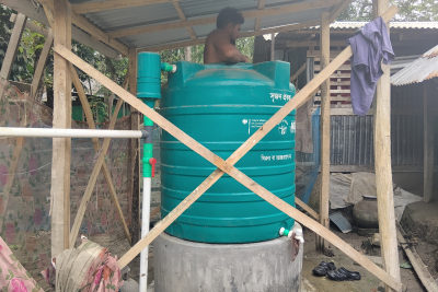 Wassertank wird gereinigt