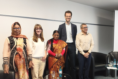Asmaul Husna, Dr. Insa Thiele-Eich, Jamuna Rani, Dr. Max Stille und Md. Shamsuddoha (v. l. n. r.) bei der Podiumsdiskussion im Rahmen der Klimakonferenz in Bonn.